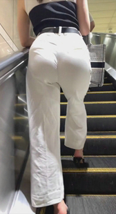 ぱり働レブOLのお尻は