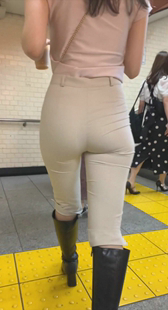 超美尻にTバッーツ姿の美女