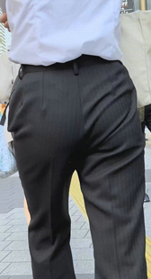 黒スラの私服学生さん