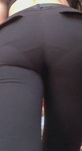 を大胆にた着衣お尻