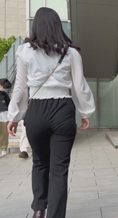 も見えすぎ超ヌケる尻