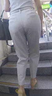 お姉さんの尻揺れ