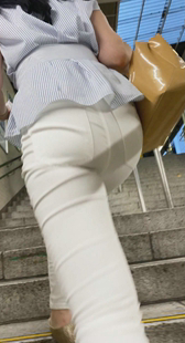 姉さんの後ろ姿