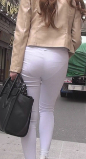 驚愕の透け白タイト女子