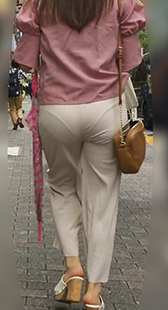 透けピタパン女性