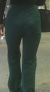 セクシ尻を強調したエロい着衣