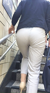 肉感BODYの美魔女が魅迫力巨尻