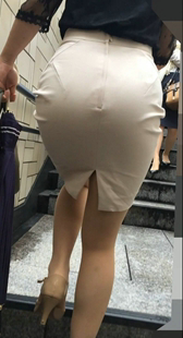 翘臀后开叉紧内痕妹子