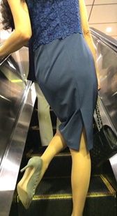 高跟包臀后开叉短裙少妇