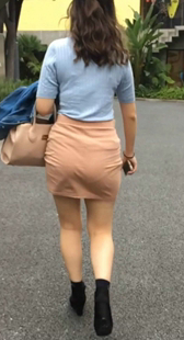 街拍短裙宽臀长发小少妇