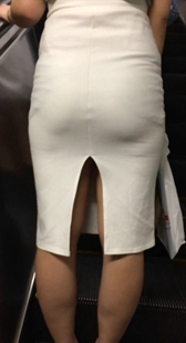 性感后开式苹果臀美女OL