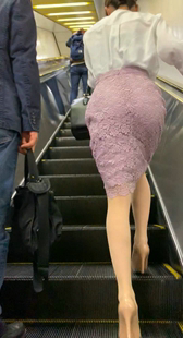 高跟紧身蕾丝粉裙少妇