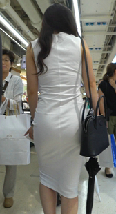 白色连衣裙成熟少妇