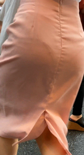 性感后开短裙少妇