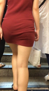 短促和清晰脱颖而出的内裤线令我兴奋