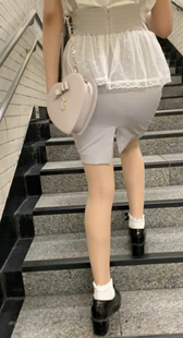 女孩苗条细长的大屁股