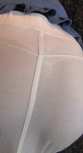 透明的白色短裙丁字裤内痕