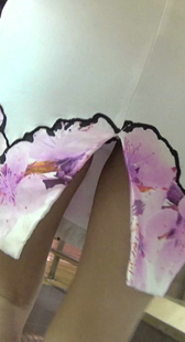 透过深缝看是美丽的大腿和你懂的