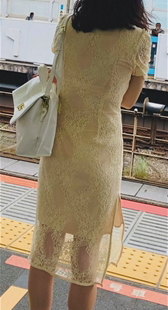 性感贴臀裙少妇