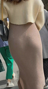 贴臀透内痕小姐姐