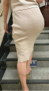 透け透けロOLのエロ尻