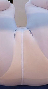 透明紧身衣紧紧包裹着教练