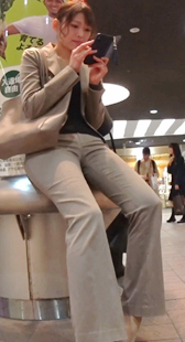 身材修长的紧身西装裤OL