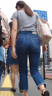 牛仔裤紧翘お尻のお姉