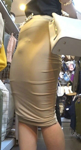 デカ尻短裙お姊さん