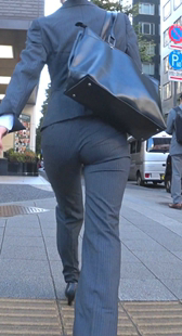 脸色清醒凌乱的新毕业OL