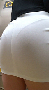 短裙透け誘惑的美女