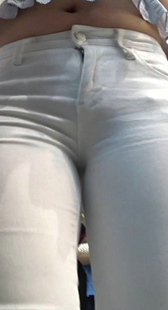 美尻ンツのお姉さん