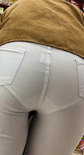 透けパンで女子大生のお尻