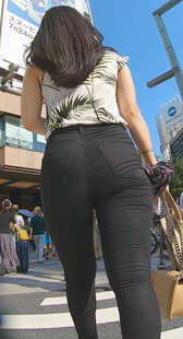 生爆尻牛仔美女