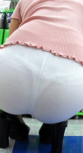 発達した尻近距離接写