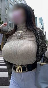 爆乳経理部の人気OL