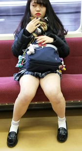 百折短裙美女小姐姐