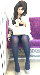 地铁性感黑丝长腿美女