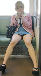 牛仔短裙妹子张好开