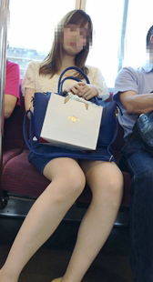 牛仔短裙大长腿美女