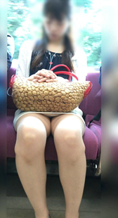 包臀白短裙美腿美女