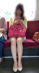 高跟超短白裙美腿