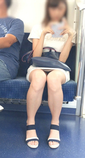 性感白色连衣裙美女