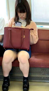 牛仔短裙大粗腿口味重