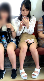 性感黄短裙长发美女