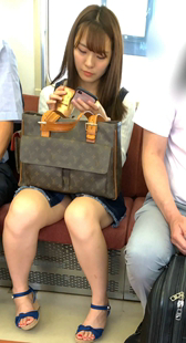 牛仔高跟短裙少妇诱惑人