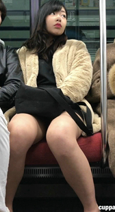 性感短裙长发美女诱惑人