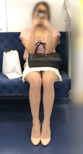 白短裙大长腿美女小姐姐