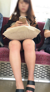 地铁短裙性感大长腿