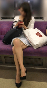 地铁短裙高跟妹子